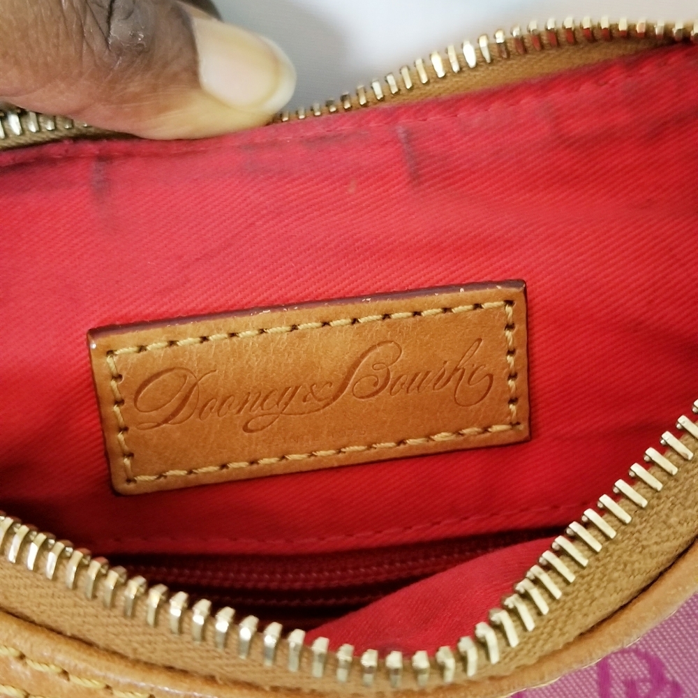 Dooney & Bourke Madison Signature Shoulder bag - Picture 4 of 6